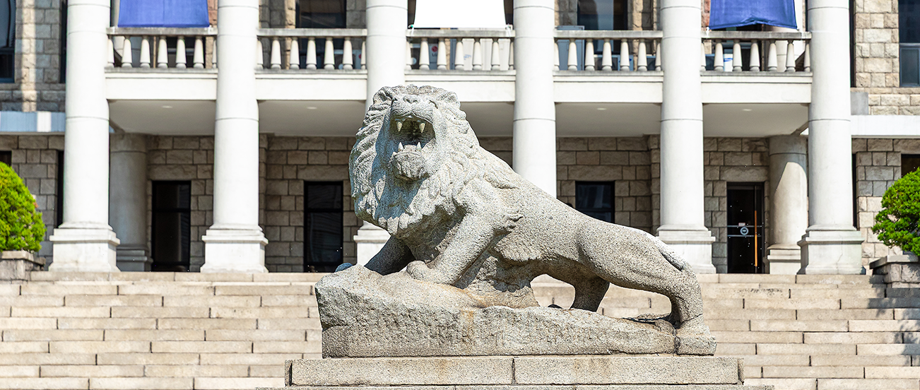 Hanyang Trail-Doollehgil Return to start-up page Seoul Campus Campus Info Hanyang Trail-Doollehgil Doollehgil, Hanyang Campus Trails Discover Hanyang’s Eight Scenic Points  Hanyang unveils a 2.6-kilometer-long trail called "Hanyang Doollehgil" The trail passes through the Hanyang campus while providing those who walk it with a restful environment.  한양 둘레길 코스 한양 8길 ▲ Hanyang’s Eight Scenic Points  Scene 1-The Lion’s Rumble